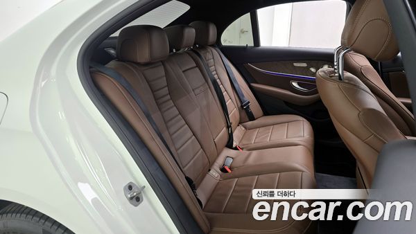 Mercedes-Benz E-Class 2022, фото 12