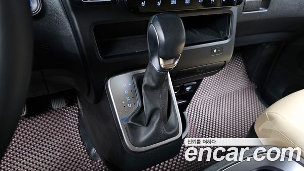 Hyundai Staria 2025, фото 9