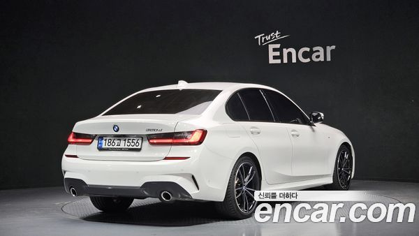 BMW 3 Series 2022, фото 2