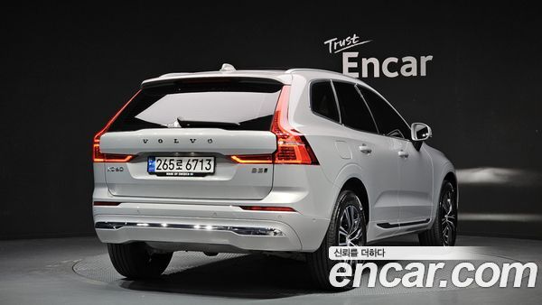 Volvo XC60 2022, фото 2