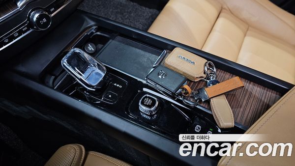 Volvo XC60 2022, фото 9