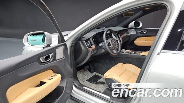 Volvo XC60 2022, фото 11
