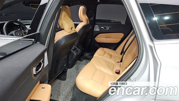 Volvo XC60 2022, фото 17