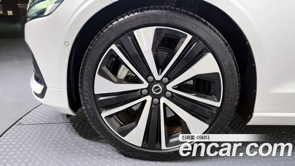 Volvo S60 2024, фото 5