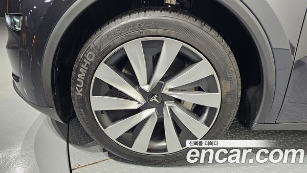 Tesla Model Y 2025, фото 5