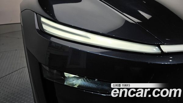 Tesla Model Y 2025, фото 8