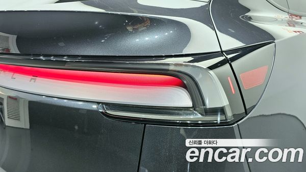 Tesla Model Y 2025, фото 9