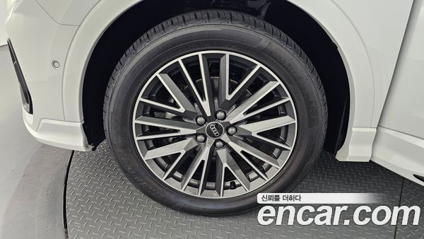 Audi Q3 2025, фото 5