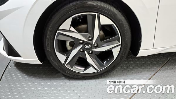 Hyundai Elantra 2022, фото 5