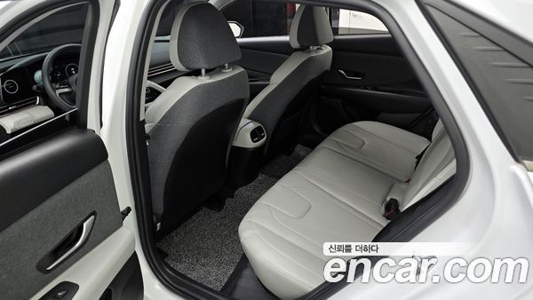 Hyundai Elantra 2022, фото 16