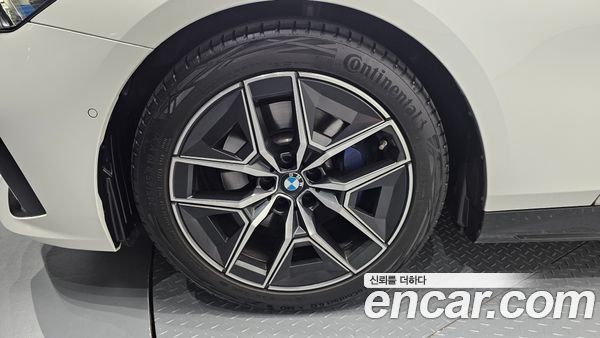 BMW 5 Series 2025, фото 5