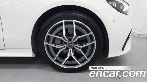 Mercedes-Benz E-Class 2022, фото 5