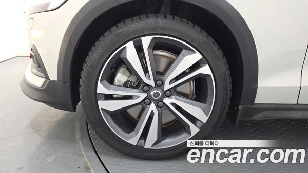 Volvo V60 2020, фото 4