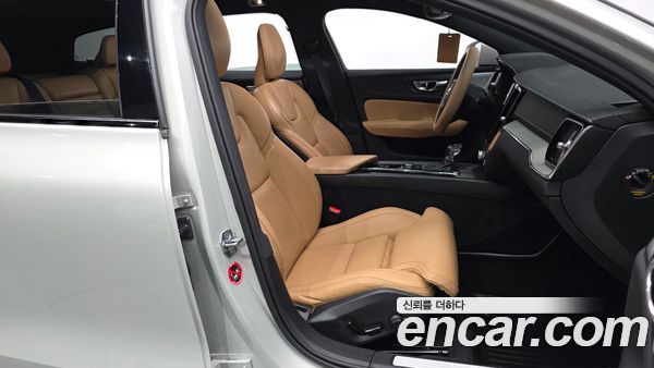 Volvo V60 2020, фото 16
