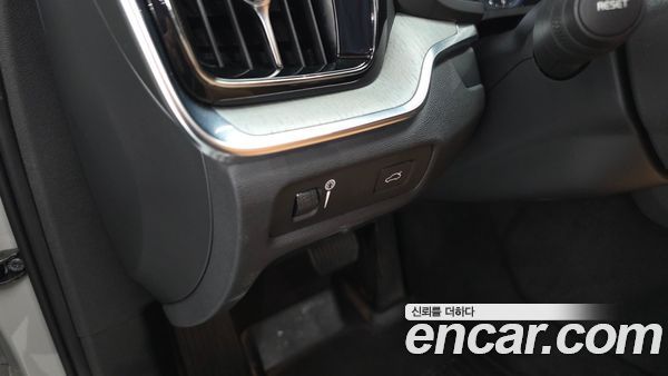 Volvo V60 2020, фото 29