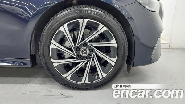 Mercedes-Benz E-Class 2024, фото 5