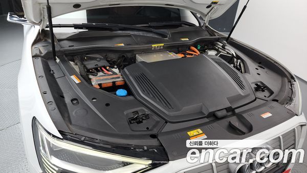 Audi e-tron 2022, фото 6