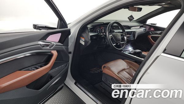 Audi e-tron 2022, фото 10