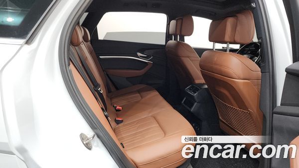 Audi e-tron 2022, фото 11