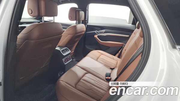 Audi e-tron 2022, фото 18