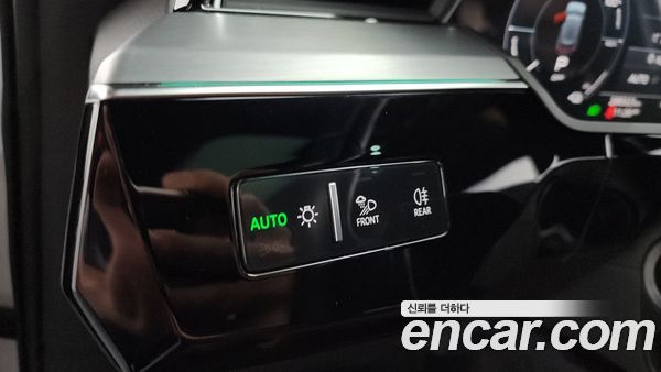 Audi e-tron 2022, фото 20