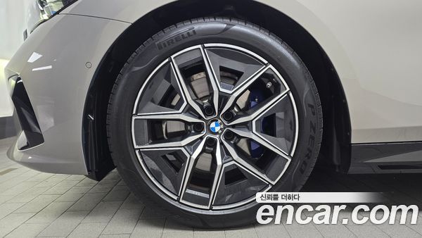 BMW 5 Series 2025, фото 4