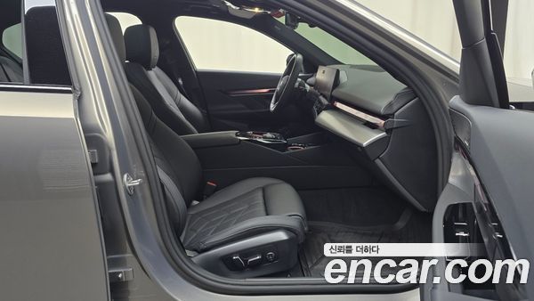 BMW 5 Series 2025, фото 15