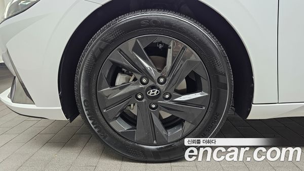 Hyundai Elantra 2023, фото 5
