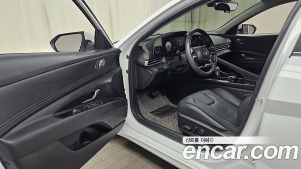 Hyundai Elantra 2023, фото 13