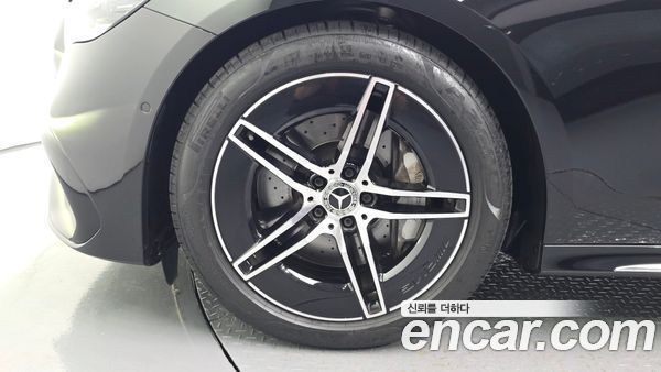 Mercedes-Benz E-Class 2025, фото 5