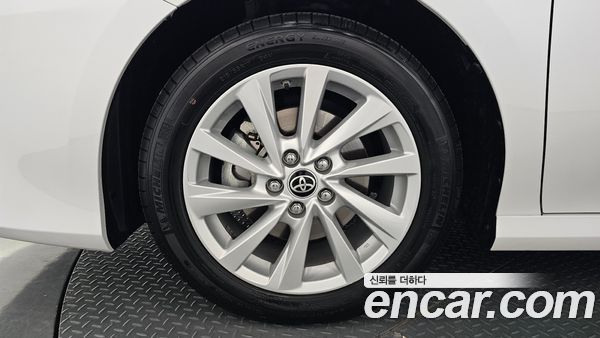 Toyota Camry 2024, фото 5