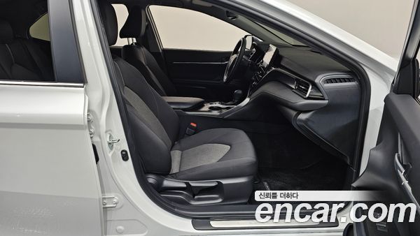 Toyota Camry 2024, фото 16