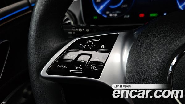 Mercedes-Benz EQE 2023, фото 29