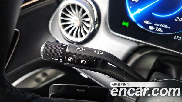 Mercedes-Benz EQE 2023, фото 32