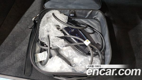 Mercedes-Benz EQE 2023, фото 33