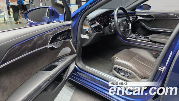 Audi A8 2021, фото 13