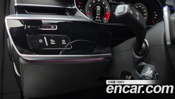 Audi A8 2021, фото 29