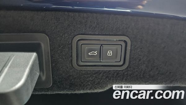 Audi A8 2021, фото 32