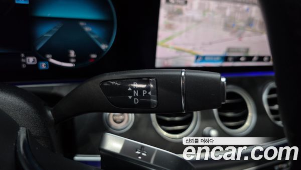 Mercedes-Benz E-Class 2023, фото 12