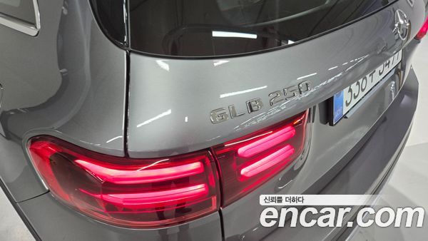 Mercedes-Benz GLB 2026, фото 13