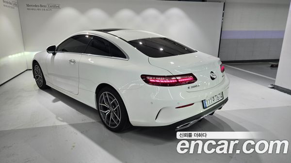 Mercedes-Benz E-Class 2022, фото 3