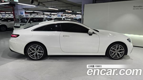 Mercedes-Benz E-Class 2022, фото 9
