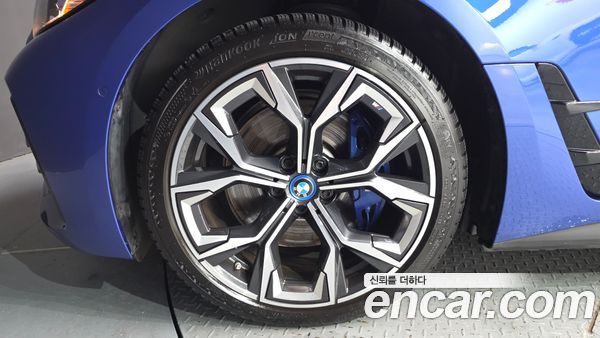 BMW i4 2023, фото 5