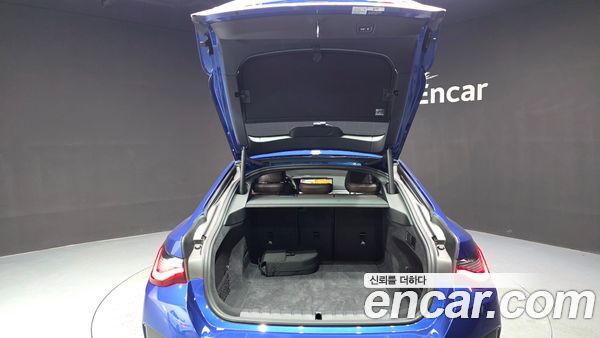 BMW i4 2023, фото 23