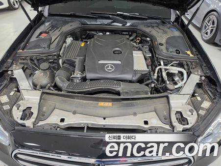 Mercedes-Benz E-Class 2023, фото 6