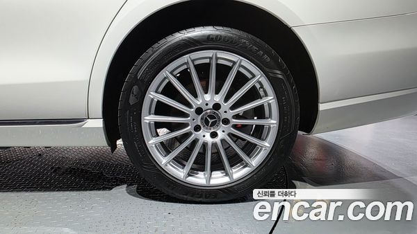 Mercedes-Benz E-Class 2022, фото 5