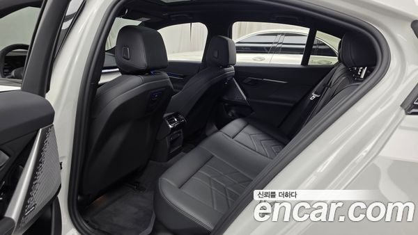 BMW 5 Series 2026, фото 16
