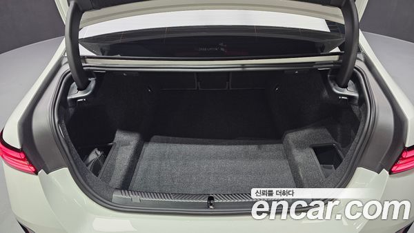 BMW 5 Series 2025, фото 26