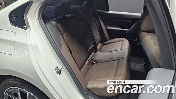 BMW 5 Series 2025, фото 16