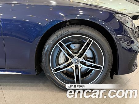 Mercedes-Benz E-Class 2025, фото 5
